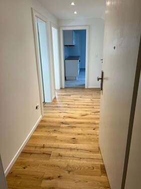 Flur - 2 Zimmer Etagenwohnung zur Miete in Stein