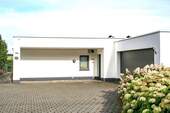 Eingang und Garage - 