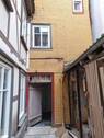 Zugang zum Hintergebäude - Mehrfamilienhaus, Wohnhaus in Alsfeld zum Kaufen