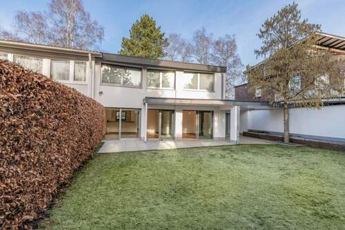 Haus Außenansicht - Modernes Familienhaus nahe der Elbe - Ruhiges Wohnen in Rissen