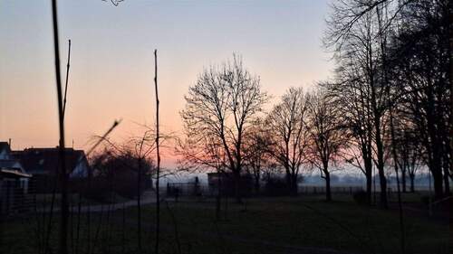 Ausblick zum winterlichen Sonnenuntergang - 