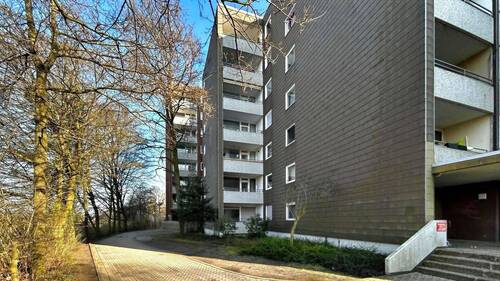 Ansicht Haus - Großzügige Wohnung mit zwei Bädern und Einbauküche