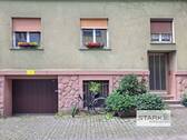 Außenansicht Eingang und Garage.jpg - 1 Zimmer Mehrfamilienhaus, Wohnhaus zum Kaufen in Würzburg