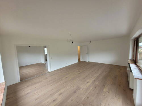Wohnzimmer /Esszimmer - 4 Zimmer Etagenwohnung in Heubach