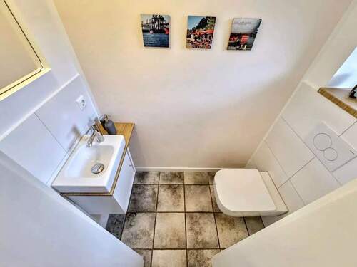Gäste-WC im Erdgeschoss - 
