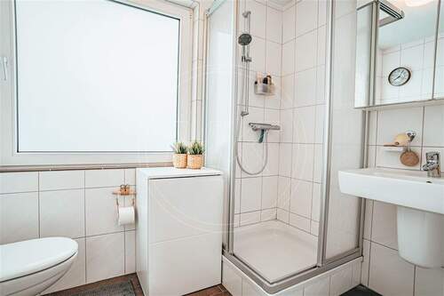 Badezimmer mit Dusche - 