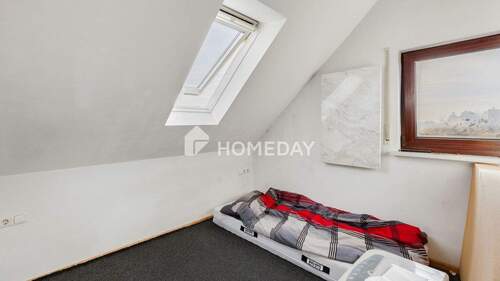 1. OG Schlafzimmer 1 - 