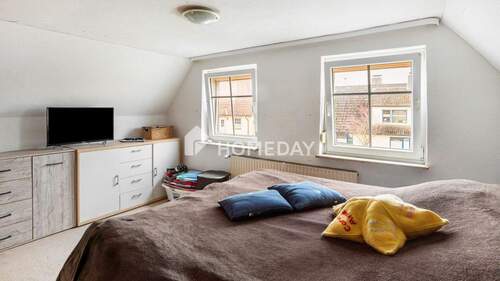 1. OG Schlafzimmer 1 - 