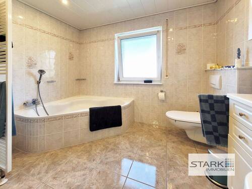 DG Badezimmer Wanne.jpg - 