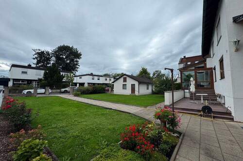 urbane Lage in Karlsfeld - 