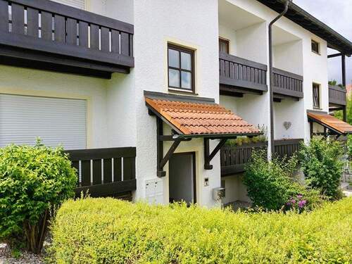 Hauseingang zur Wohnung - 2 Zimmer Etagenwohnung in Bayerbach