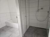 Tageslichtbad, Dusche, Wanne - 4 Zimmer Etagenwohnung in Lippstadt