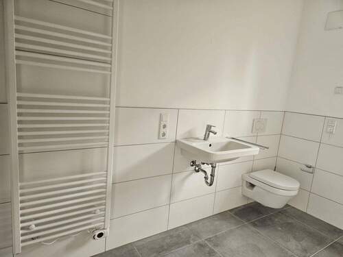 Tageslichtbad, Waschbecken, WC - 