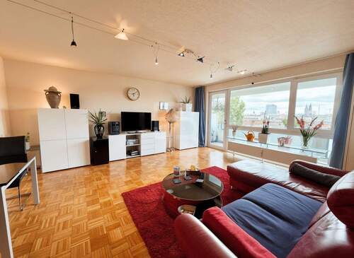 Wohnzimmer mit Domblick - (KI generiert) - Wohnen mit Perspektive - der Dom stets im Blick