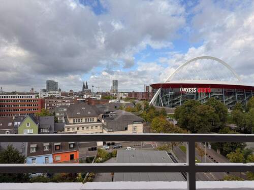 Blick auf die Lanxess Arena & den Dom - 2 Zimmer Etagenwohnung zum Kaufen in Köln
