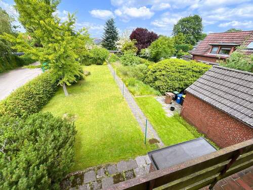 Blick vom Balkon in den Garten - 