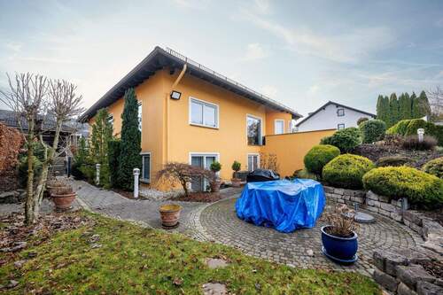 Terrasse Einliegerwohnung - Einfamilienhaus mit 247,00 m&sup2; in Eitelborn zum Kaufen