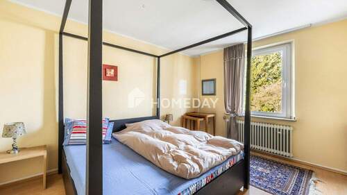 1. OG Schlafzimmer 1 - 