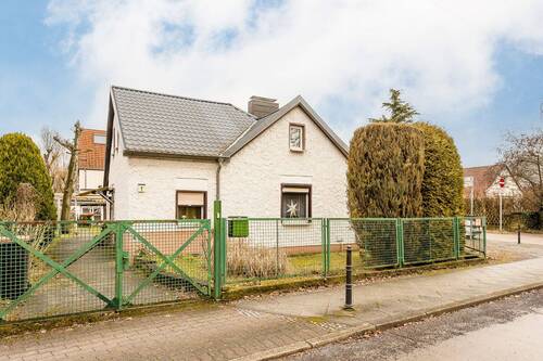 Hausansicht Straßenseite - 3 Zimmer Einfamilienhaus zum Kaufen in Berlin