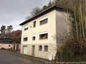 Vorder- und Seitenansicht2 - 6 Zimmer Mehrfamilienhaus, Wohnhaus zum Kaufen in Nohfelden