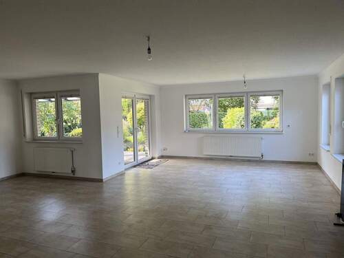 Wohnzimmer EG ohne Möbel - 