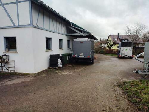 Zufahrt zum hinteren Bereich - 