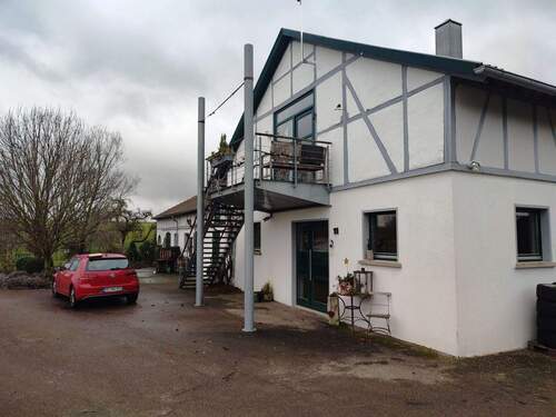 Eingang Empfang und Balkon zur Wohnung - Halle in Künzelsau