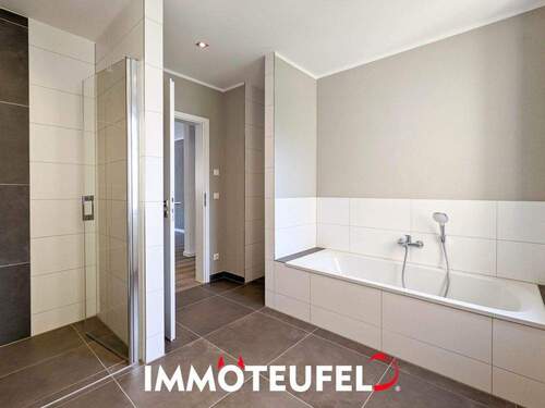 modernes Badezimmer - 