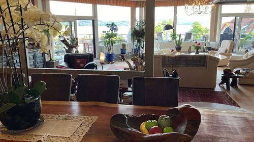 Weitläufiger Wohnbereich mit Empore - 