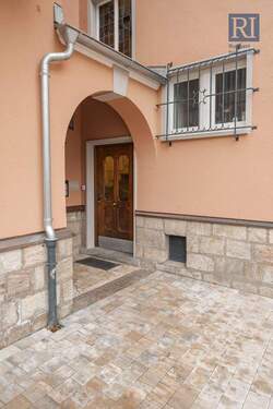 Hauseingang - 3 Zimmer Etagenwohnung in Würzburg
