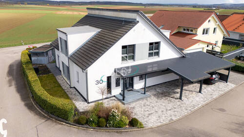 Außenansicht - Stilvolles Einfamilienhaus auf Eckgrundstück mit großzügigem Raumkonzept in ruhiger Lage