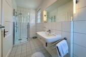 Tageslichtbad mit Dusche - separate Ansicht - 
