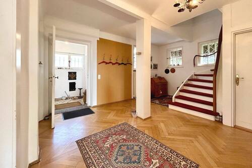 Flur in Richtung Windfang - Mehrfamilienhaus, Wohnhaus mit 167,00 m&sup2; in Ansbach zum Kaufen