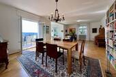 Essbereich mit Blick zum Balkon und Garten - 