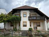 Außenansicht Straße - 9 Zimmer Mehrfamilienhaus, Wohnhaus zum Kaufen in Frensdorf / Wingersdorf