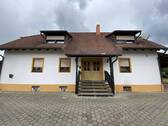 Außenansicht Eingang - 9 Zimmer Mehrfamilienhaus, Wohnhaus in Frensdorf / Wingersdorf