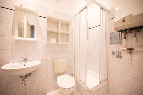 Badezimmer - Etagenwohnung mit 50,00 m&sup2; in Berlin zum Kaufen