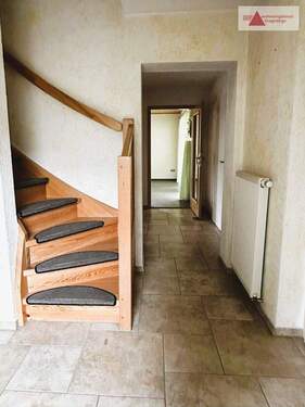 Flur_Vorderhaus - 6 Zimmer Mehrfamilienhaus, Wohnhaus in Röhrsdorf