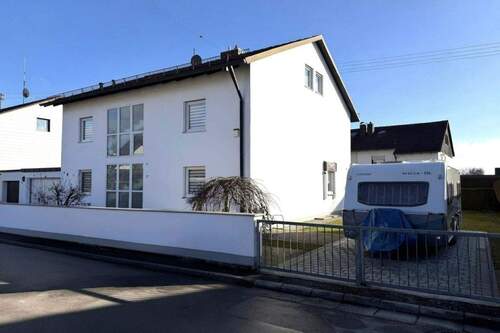 Außenansicht mit Stellplatz - 