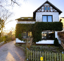 Historisches Lokstedter Haus auf 1364 m² Grundstück! Dornröschen möchte aus dem Schlaf geweckt werden! - Hamburg Niendorf