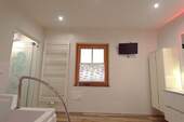 EG: Tageslichtbad mit TV, DSC.JPG - 