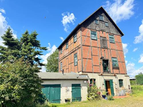 Der Haupteingang in die Motormühle - 5 Zimmer Einfamilienhaus in Krembz