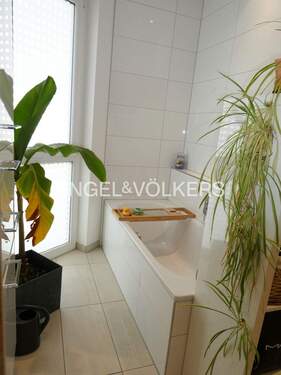 Wanne im Badezimmer - 