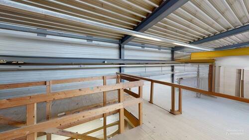 Buro-mit-Industiehalle-in-bester-Lage-und-Verkehrsanbindung-zur-Schweiz-Staircase-Defurnished 1 - 