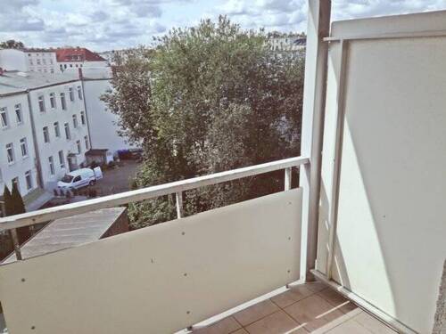 Balkon gefliest - 1 Zimmer Etagenwohnung in Schwerin