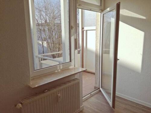Balkontür - Etagenwohnung mit 36,60 m&sup2; in Schwerin zur Miete