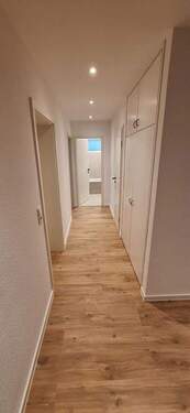 Flur Blick zum Bad - Büro zur Miete in Bad Soden