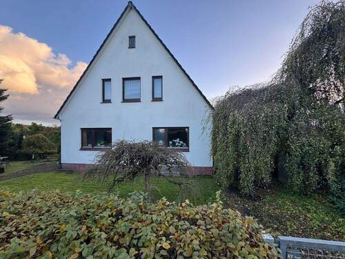 Herzlich Willkommen - Attraktives Grundstück mit Bestand - perfekt geeignet für den Neubau eines modernen Doppelhauses