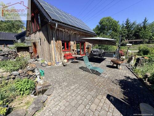 Hauseingang und Terrasse - 