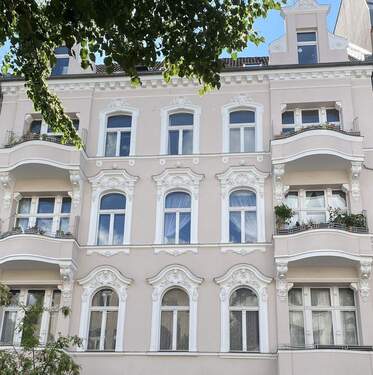 Fassade Straßenansicht - Historisches Flair trifft sichere Investition